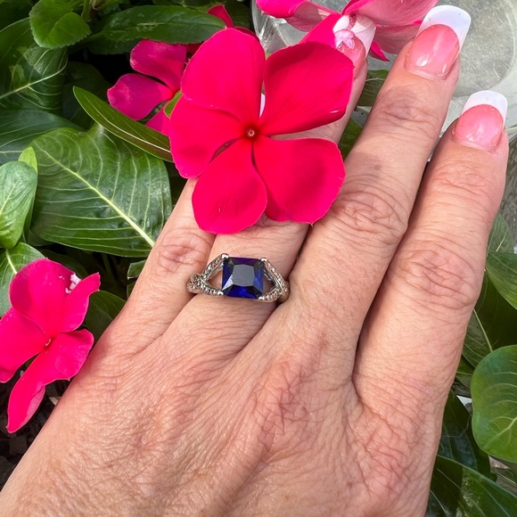 Silver-tone Royal Blue Costume Ring - Picture 3 of 15